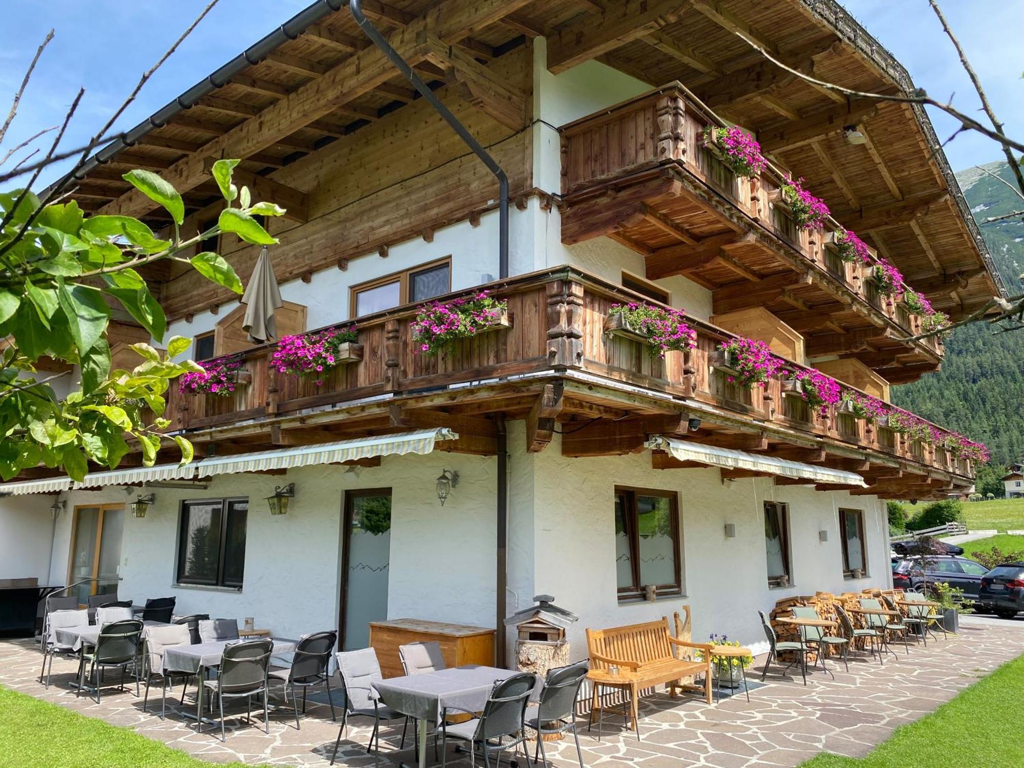 Hotel Acherl 阿亨基希 外观 照片